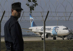 تعویق پرواز قاهره - نیویورک به دلایل امنیتی