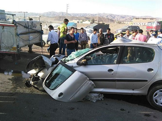 5 کشته و زخمی در برخورد کامیون با 206 در جاده چالوس