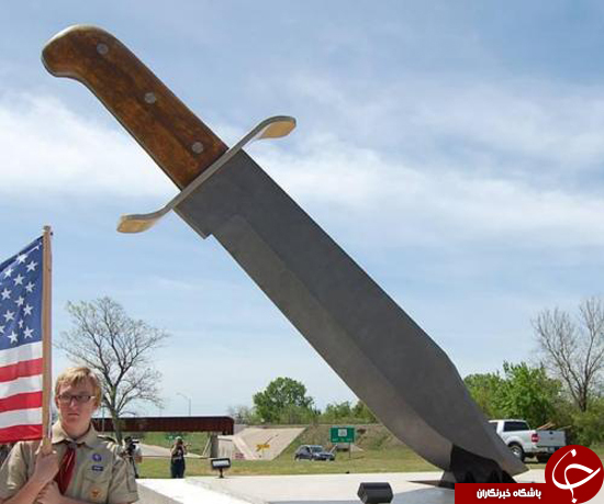 شهرک تگزاسی به دنبال رکورد جهانی به خاطر ساخت بزرگترین چاقوی جهان