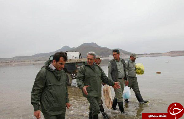 دسترسی به جزایر دریاچه ارومیه به وسیله قایق میسر شد + تصاویر