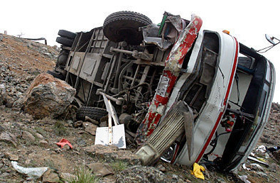 واژگونی مرگبار اتوبوس مسافربری در محور اصفهان – دلیجان/22 نفر کشته و زخمی شدند