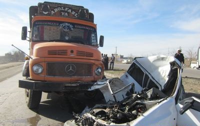 تصادف هولناک کامیون با پراید در جاده زاهدان/6 تن کشته و مجروح شدند