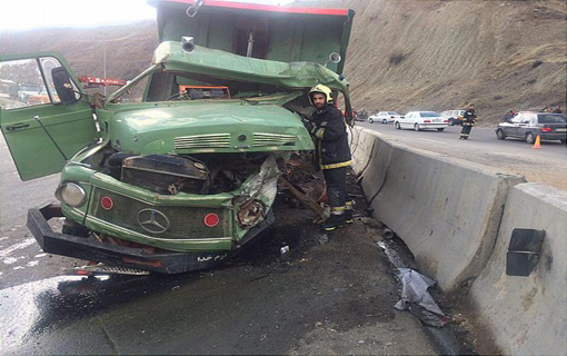 برخورد شدید کامیون با 206 در جاده دماوند/ راننده به دلیل شدت جراحت جانباخت