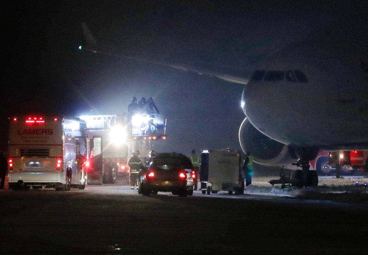 جزئیات حادثه خروج هواپیمای تیم آمریکایی از باند فرودگاه + تصاویر