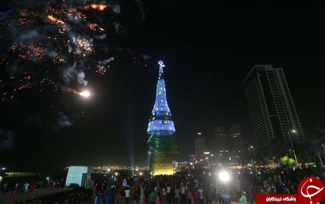 بلندترین درخت کریسمس مصنوعی جهان در سریلانکا رونمایی شد+تصاویر