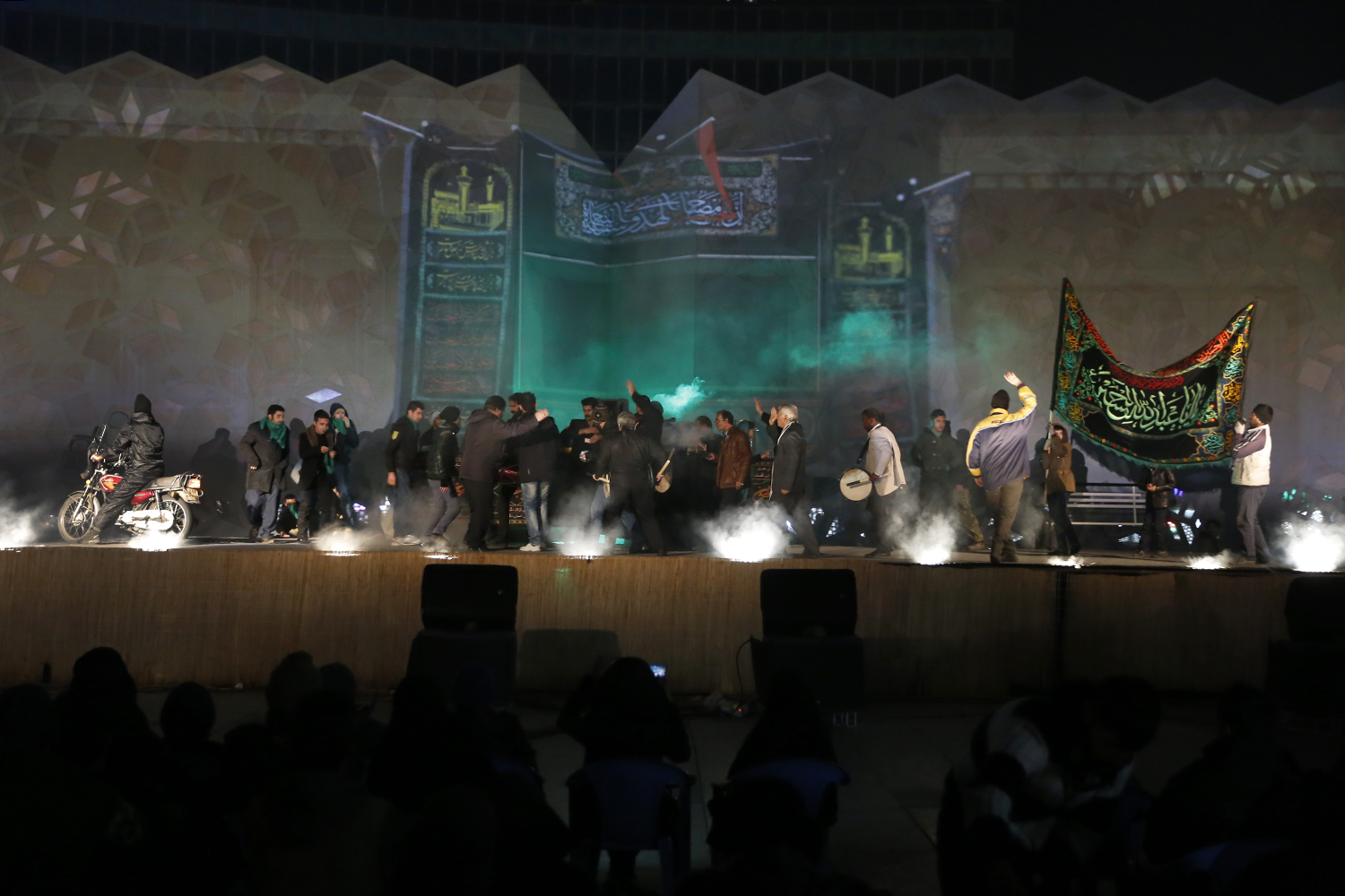 نمایش فتنه 88 و 9 دی در میدان امام حسین برگزار شد