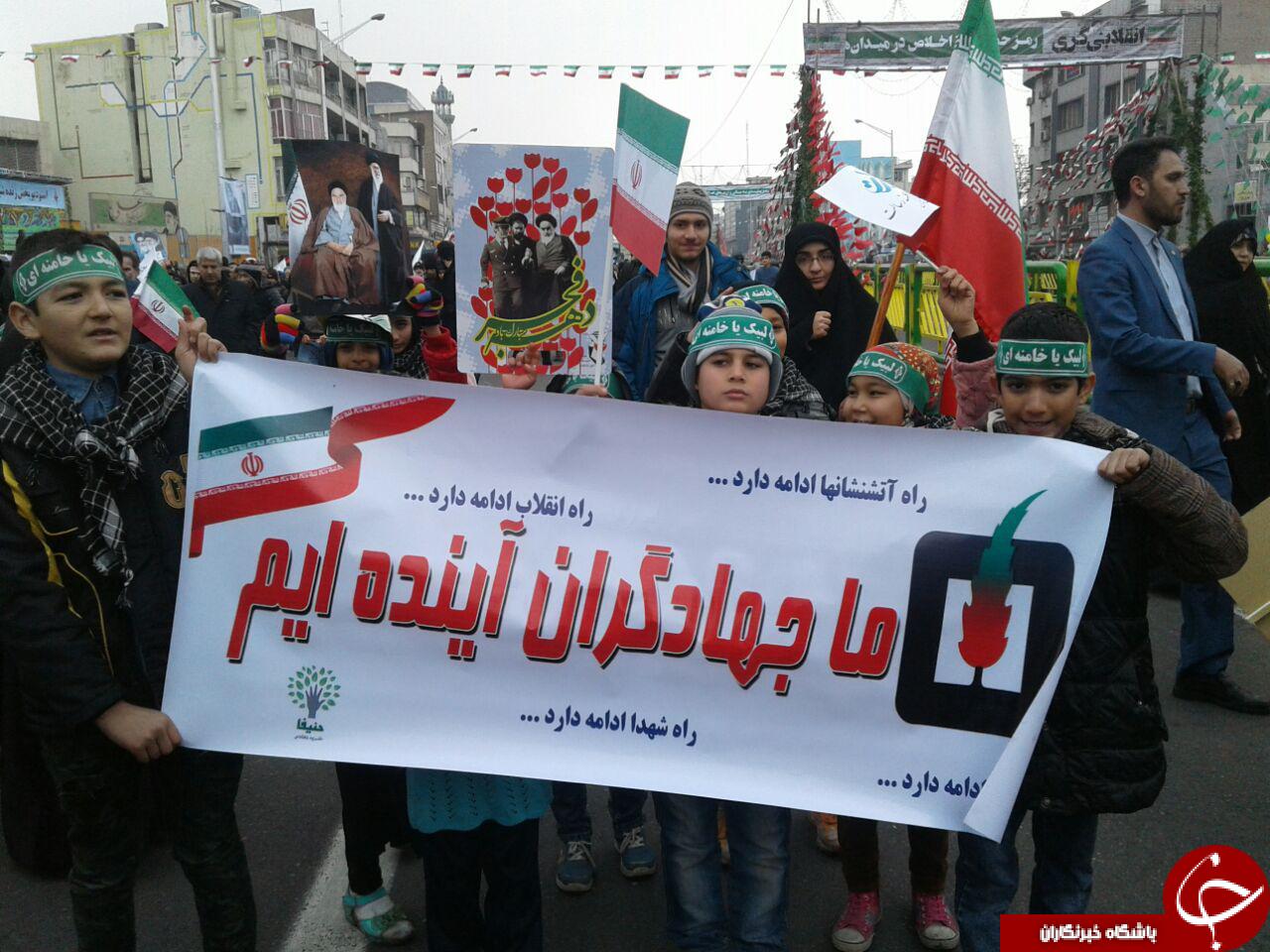 راهپیمایی 22 بهمن با حضور پرشور مردم آغاز شد/از حضور شهدای آتش‌نشان تا نمایش اقتدار ملی در خیابان آزادی+تصاویر
