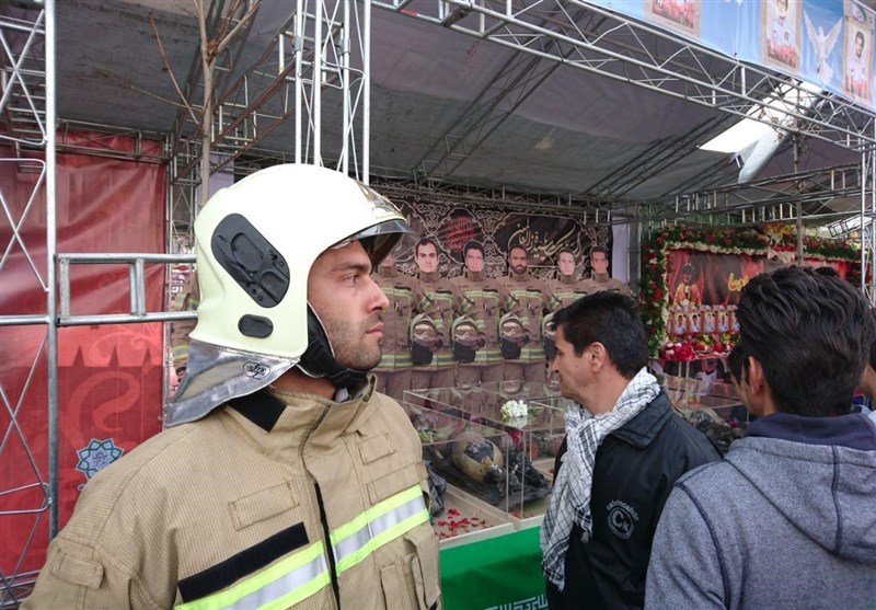 تجهیزات باقی‌‌‌مانده از شهدای آتش‌نشان در راهپیمایی ۲۲ بهمن+ تصاویر