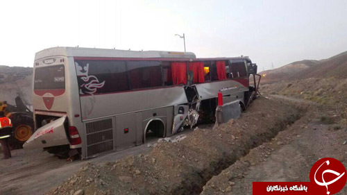 واژگونی اتوبوس اسكانيا در محور شيراز-اصفهان +تصاویر