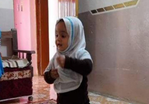 خشم مردم عراق از جنایت جدید داعش/ فاطمه ۲ ساله در آغوش پدر جان داد