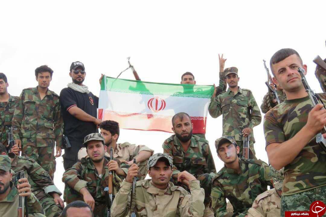 اهتزاز پرچم ایران توسط رزمندگان عراقى + عکس