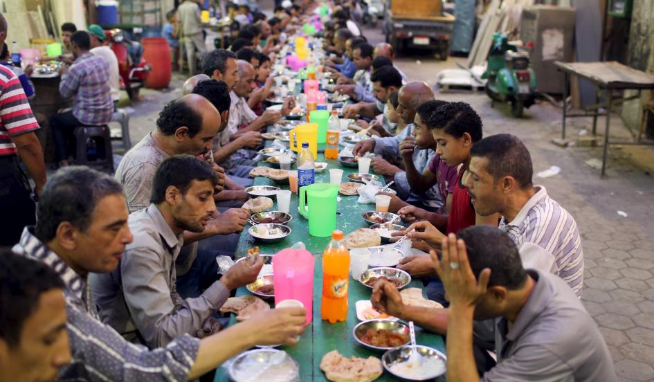 سنت رمضان در مصر؛ از  روشن کردن فانوس‌ها و برپایی چادرهای رمضانیه تا 