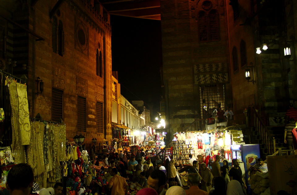 سنت رمضان در مصر؛ از  روشن کردن فانوس‌ها و برپایی چادرهای رمضانیه تا 