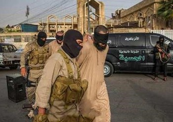 فرماندهان داعش خوراک سگ‌ها شدند/ شیوه جدید اعدام فرماندهان فراری داعش