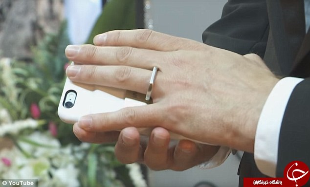 مرد جوان با گوشی همراهش ازدواج کرد+تصاویر