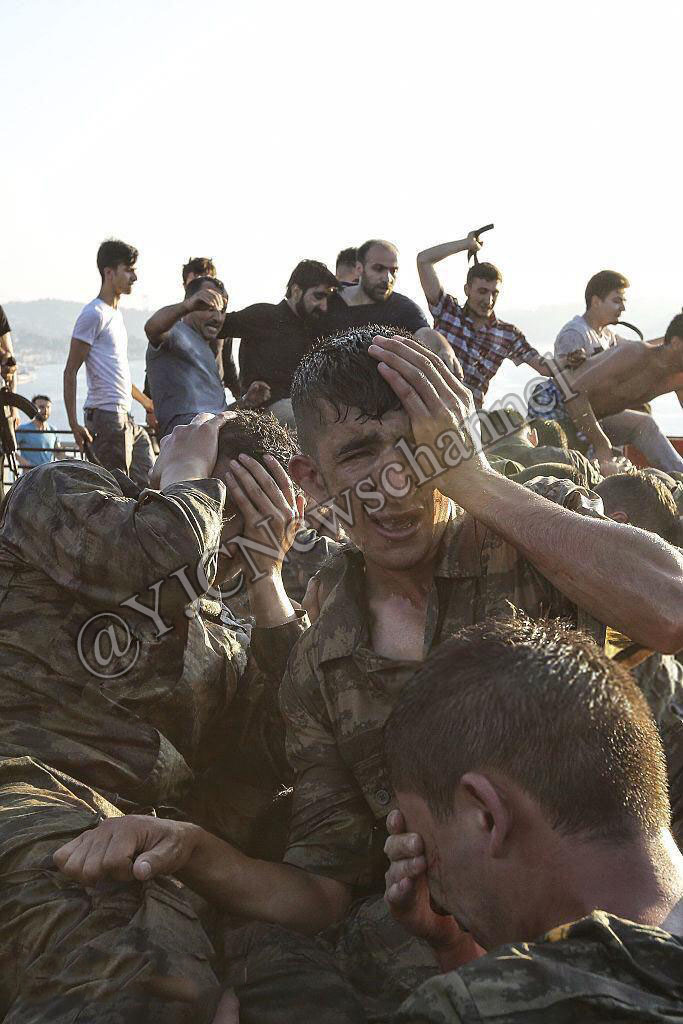 شکنجه کودتاگران توسط نیروهای امنیتی ترکیه + تصاویر