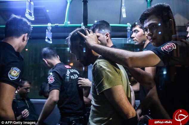 تصاویر تکان‌دهنده از نیروهای نظامی بازداشت شده ترکیه