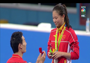 دانلود فیلم خواستگاری ورزشکار چینی روی سکوی المپیک از معشوقش | خبرهای داغ المپیک 2016
