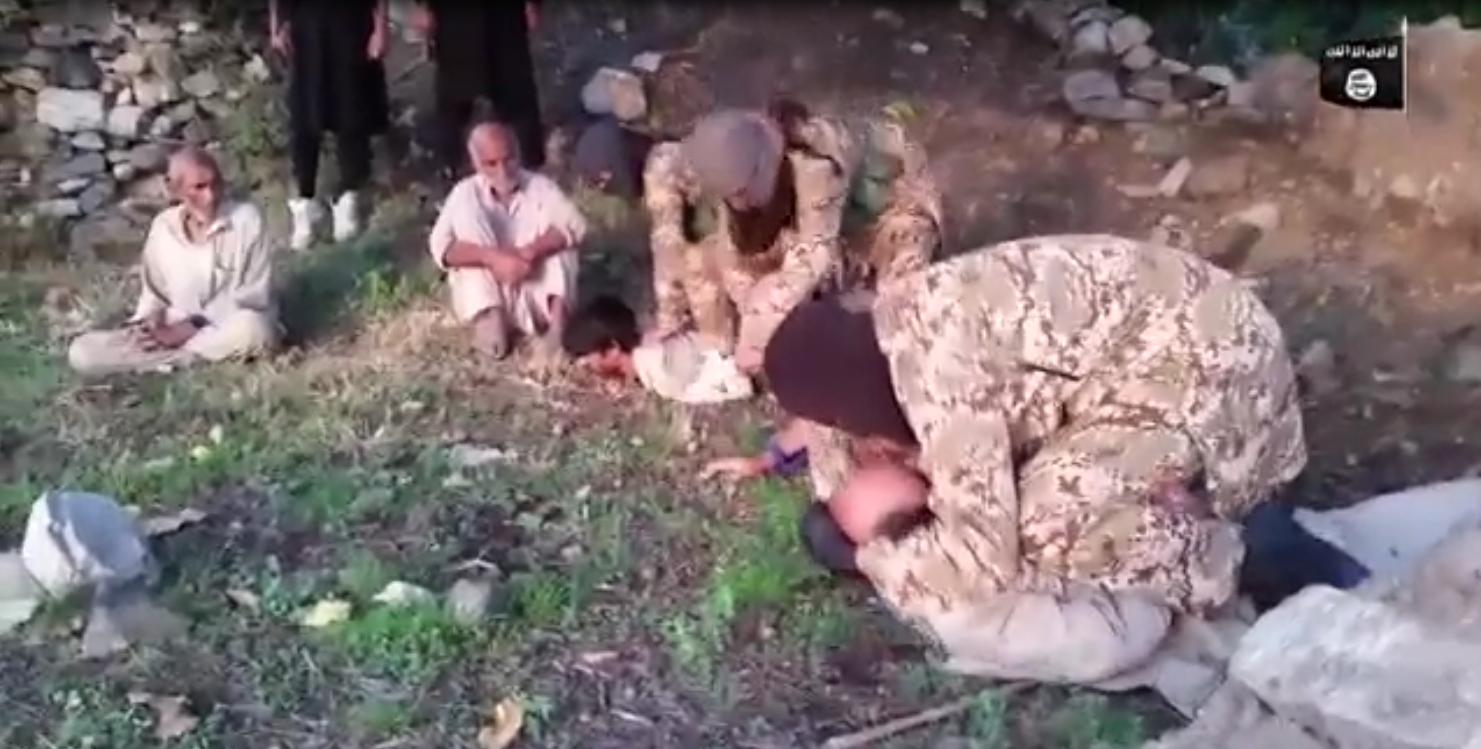اعدام وحشیانه نظامیان افغان به دست تروریست‌های داعش + 15 عکس