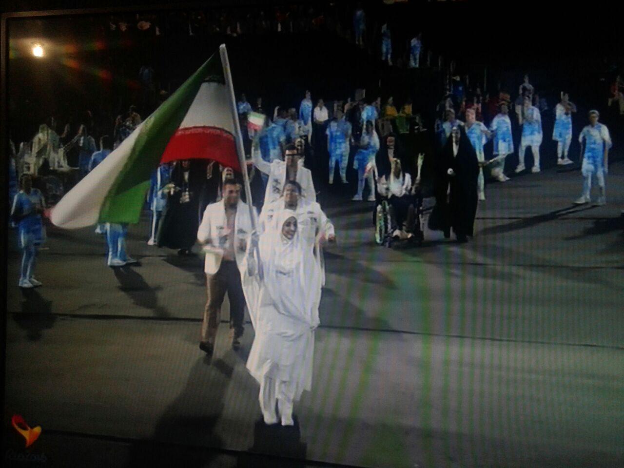 رژه کاروان ایران در مراسم افتتاحیه/ بانوی پرچمدار ایران با لباس احرام + عکس