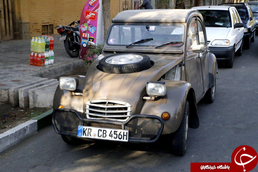 خودروی کلاسیک یک گردشگر خارجی در کاشان + تصاویر