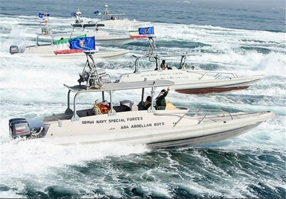 رژه نیروهای مسلح در خلیج فارس آغاز شد