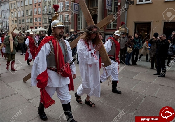 چرا رسانه‌های غربی عزاداری‌ خونبار مسیحیان با زنجیرهای تیغ‌دار را تقبیح نمی‌کنند؟! + عکس