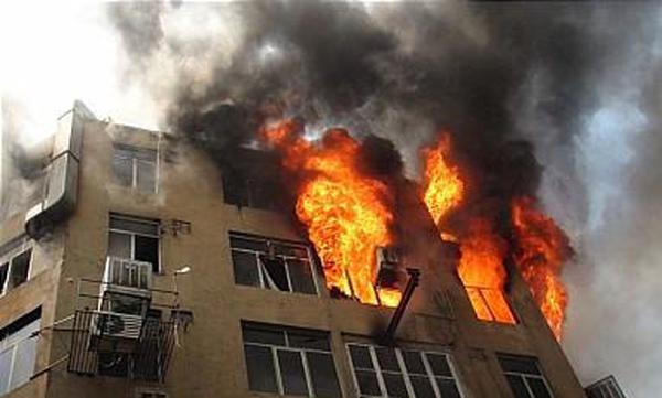 انفجار ساختمانی مسکونی در خیابان شهید رجایی/ مرد 35 ساله دچار سوختگی شد