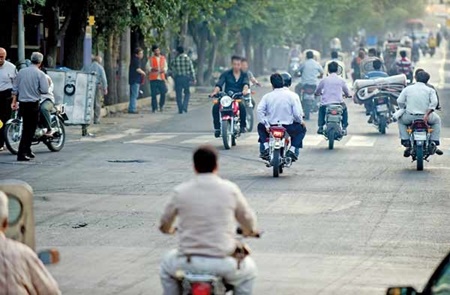 موتور سیکلت ‌تهران را خفه کرد/ بی‌برنامگی معاینه فنی برای تردد روزانه 780 هزار موتورسیکلت بنزینی