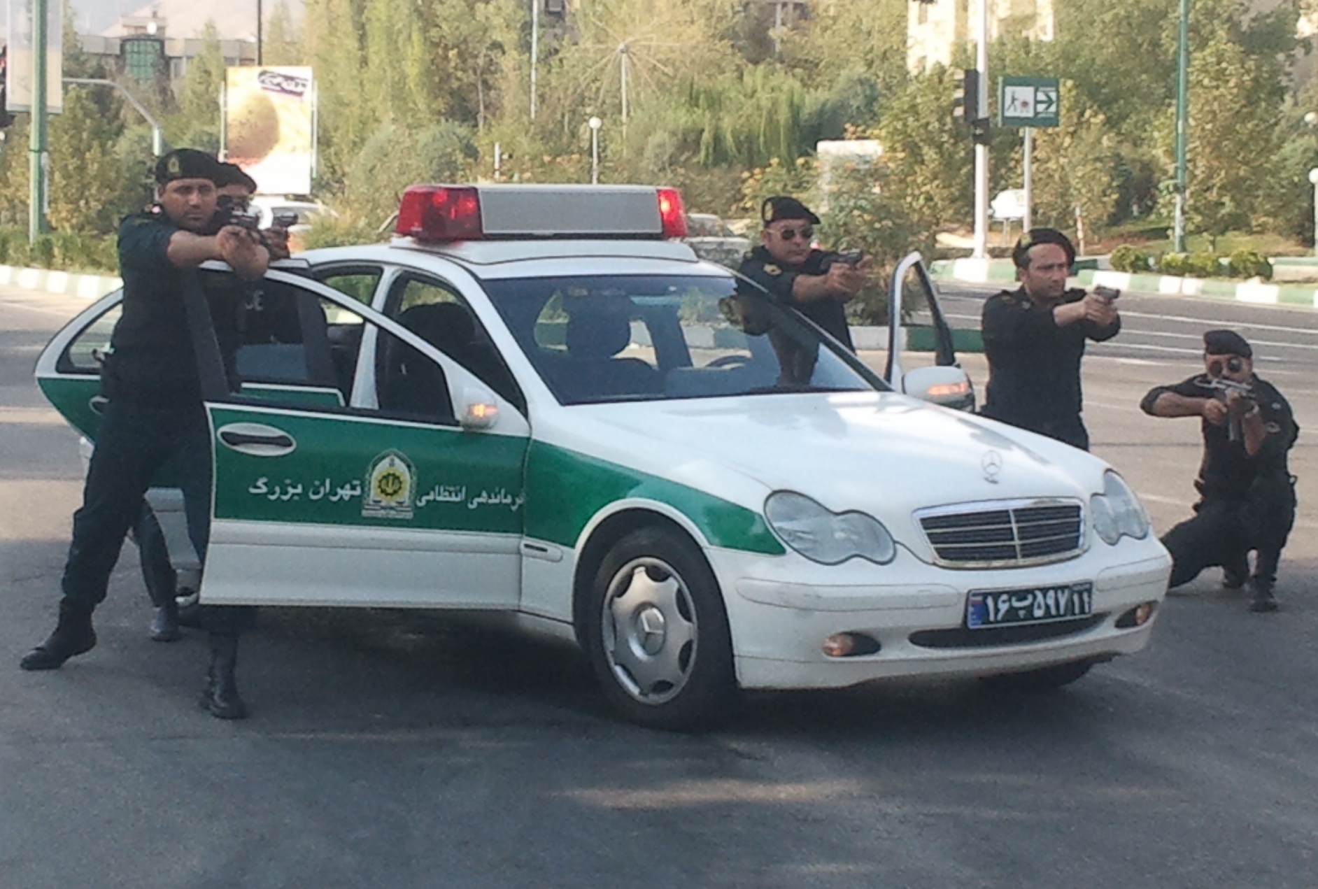 تعقیب و گریز پلیس با سارقان حرفه‌ای انباری منازل شرق تهران/ 2 متهم دستگیر شدند