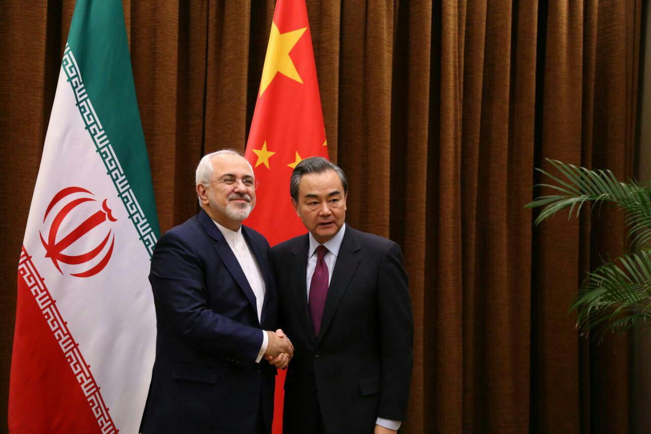 دیدار ظریف با وزیر خارجه چین/ افزایش سطح همکاری‌های دوجانبه و اجرای برجام؛ محور گفت‌وگوها