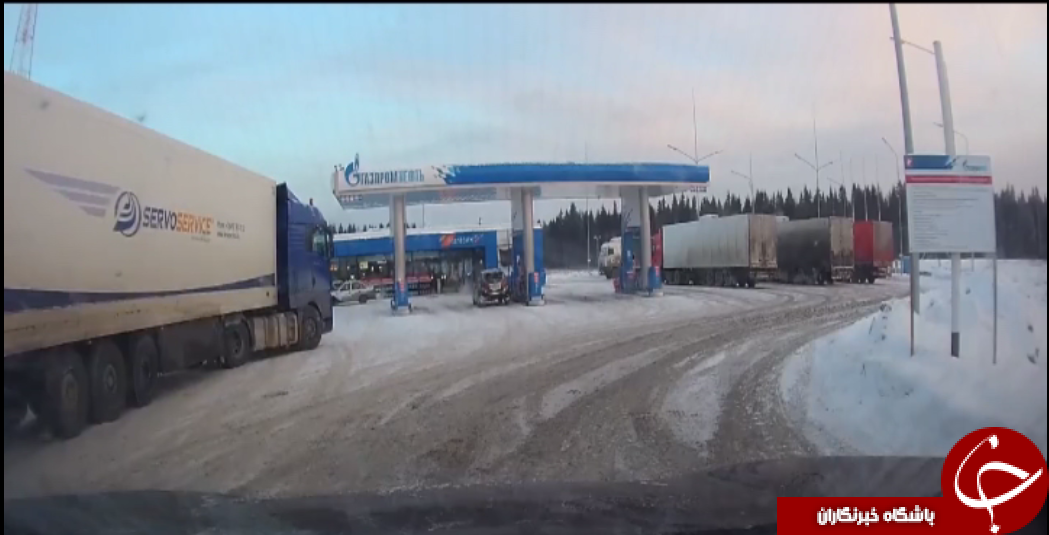 انفجار هولناک چرخ یک کامیون در پمپ بنزین +فیلم