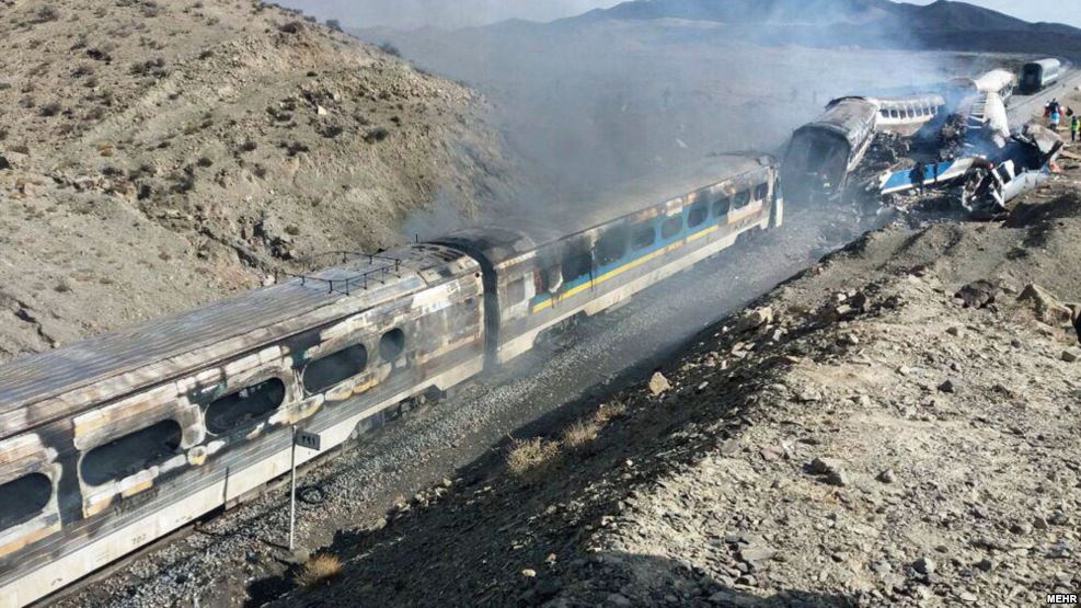 ارائه گزارش کارگروه کمیسیون عمران بررسی سانحه قطار روز یکشنبه به مجلس/ دعوت از آخوندی برای حضور در کمیسیون
