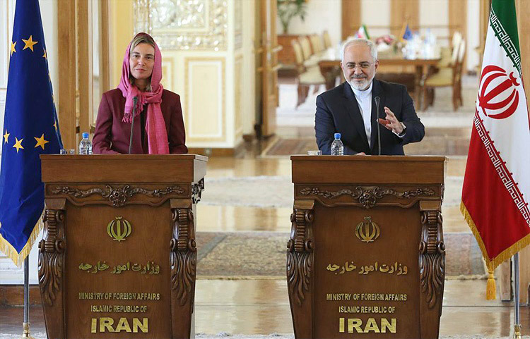 از شعارِ «سال اقدام» تا پشت پرده «برجام» / وزیر دفاع: کری حرف مفت نزند/ تقریبا هیچ !/ «موگرینی» در تهران