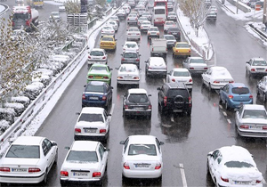 ترافیک سنگین در خیابان‌های شمال تهران همزمان با بارش برف