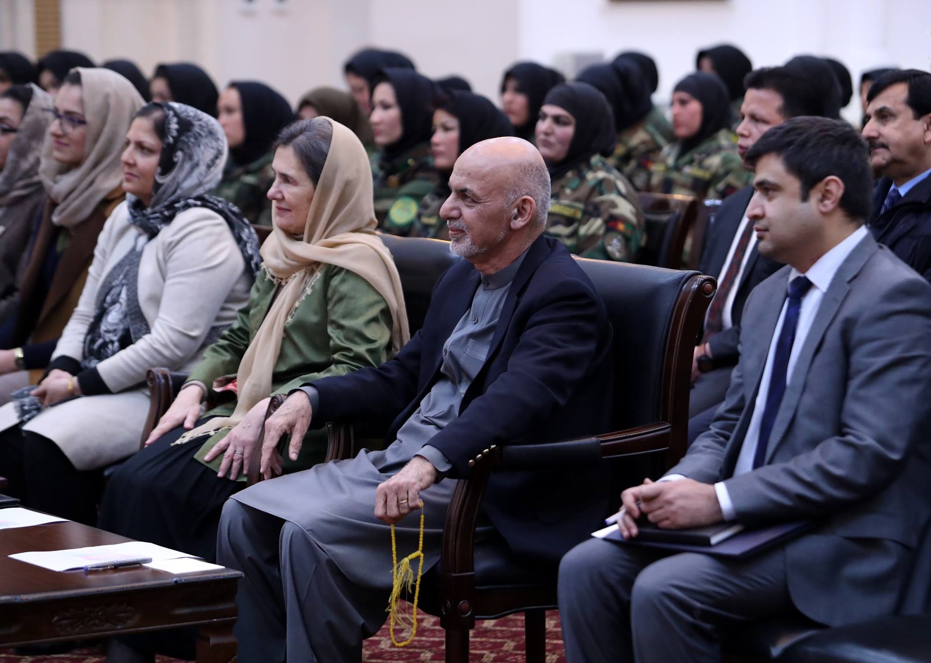 گزارش تصویری: دیدار اشرف غنی با افسران زن افغانستان