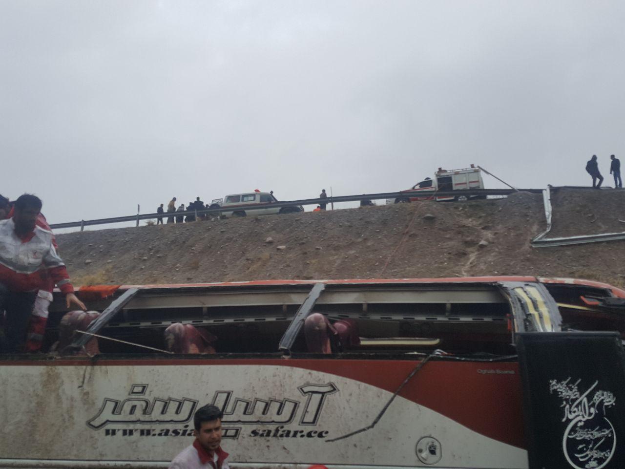 جدیدترین تصاویر از واژگونی اتوبوس در محور یاسوج-سمیرم