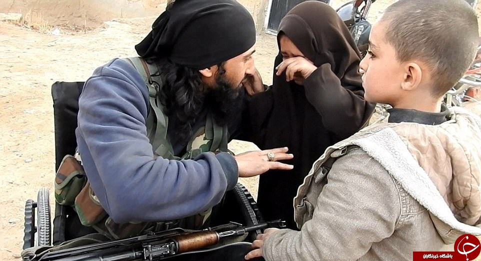لحظه وداع یک داعشی با فرزندانش پیش از انجام حمله انتحاری! + تصاویر