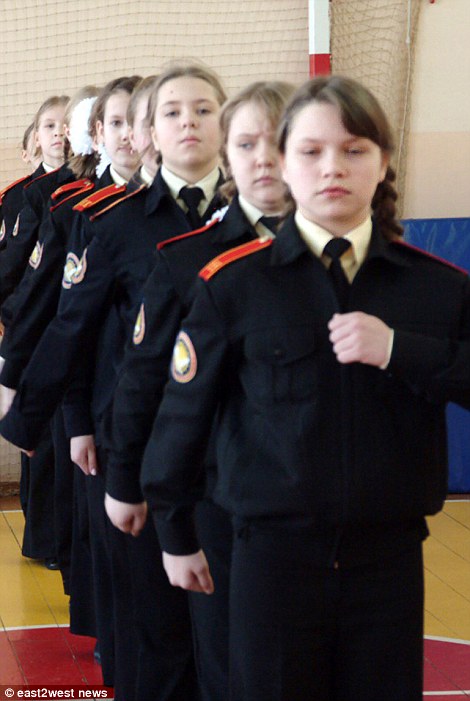 آیا تاکنون چیزی از مدارس نظامی پوتین برای دختران شنیده‌اید؟