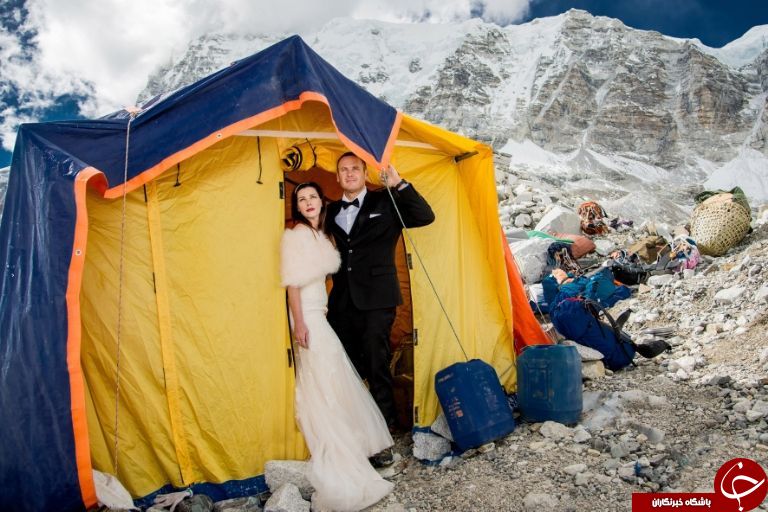 مراسم ازدواج روی مرتفع ترین کوه جهان + تصاویر