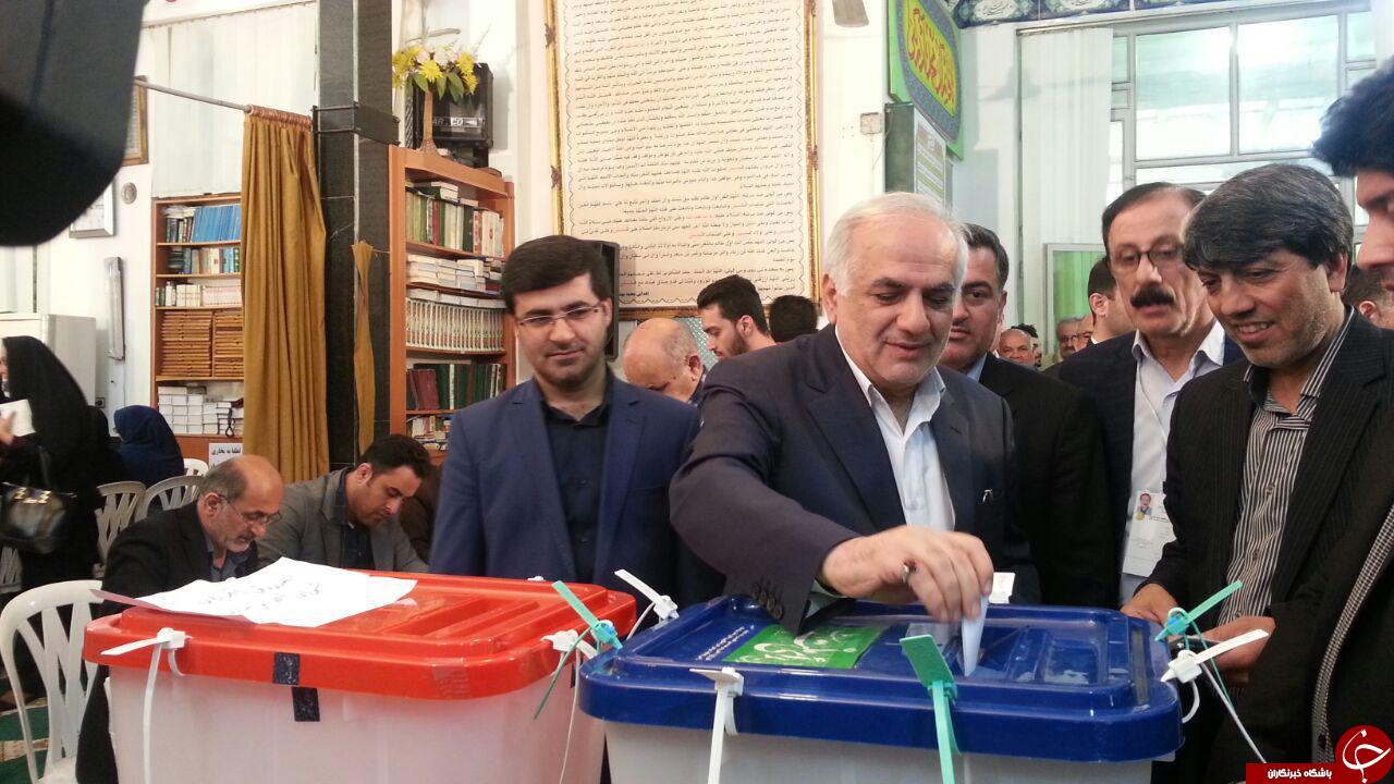 رای دادن نماینده ولی فقیه و استاندار مازندران +تصاویر