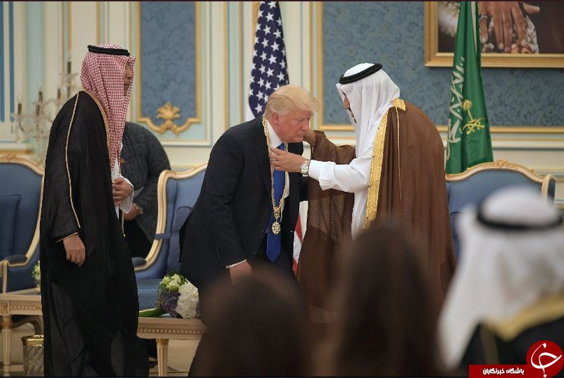 حواشی سفر ترامپ به عربستان/ از اعطای بالاترین نشان سعودی به ترامپ تا دست دادن ملک سلمان با ملانیا+ تصاویر