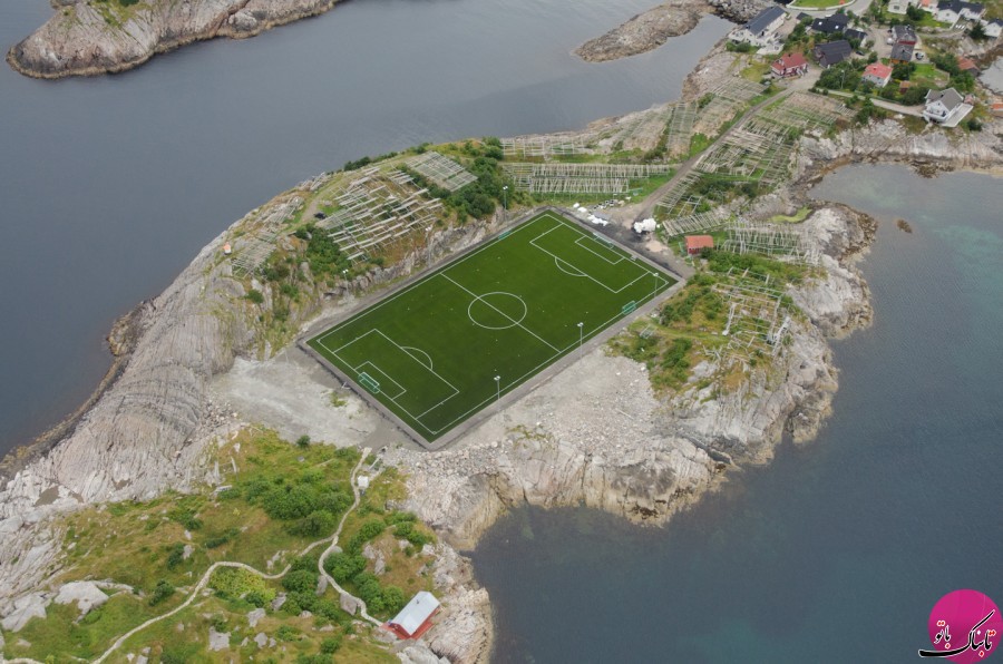 زیباترین زمین فوتبال جهان در این جزیره قرار دارد +تصاویر
