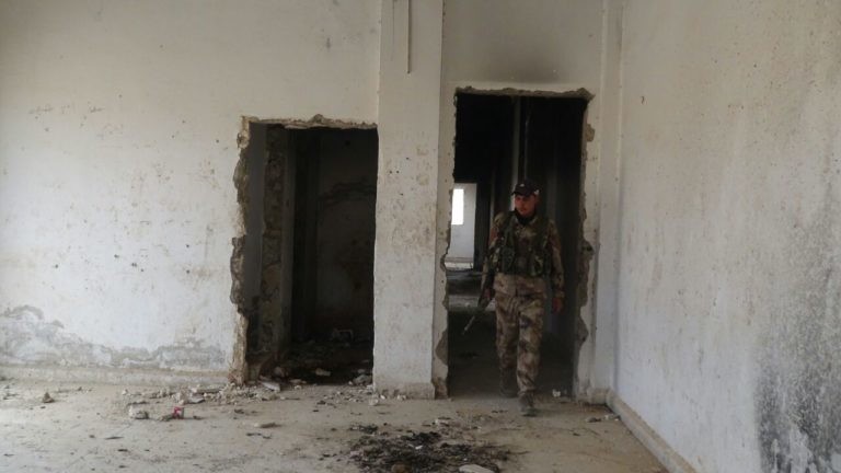 کشف زندان مخوف داعش در شهر الطبقه سوریه
