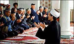 ژاپن درب مساجد را به روی غیر مسلمانان باز می‌کند