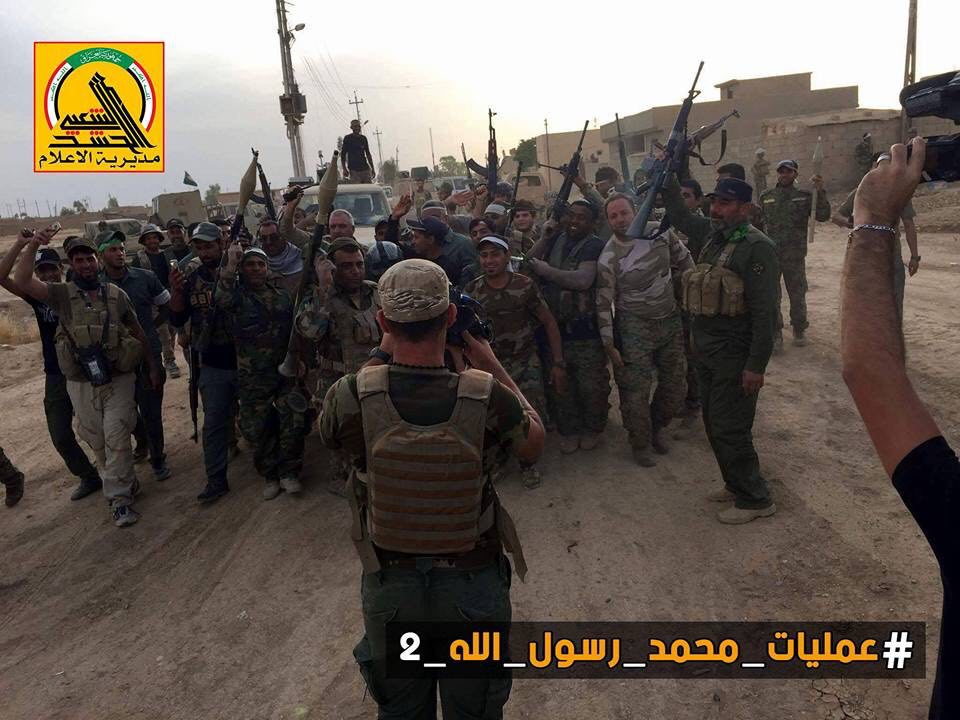 برافراشته شدن پرچم عراق در القیروان/ کریدور ارتباطی داعش در مرزهای سوریه فروریخت + تصاویر