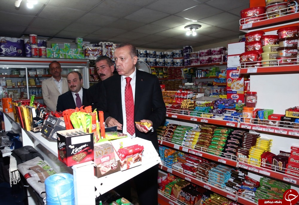 خرید اردوغان از بقالی زادگاهش +عکس