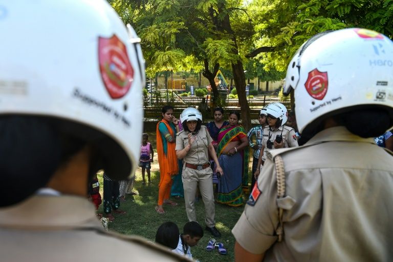 ماموران پلیس زن هند به مبارزه با خشونت جنسی علیه زنان می‌روند+تصاویر