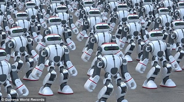 تیتریک:ارتش روبات‌های ورزشکار در کشور چین +تصاویرتیتر سه: ثبت عجیب‌ترین رکورد گینس توسط روبات‌ها درچین+تصاویرتیتر دو:بزرگترین گردهمایی روبات‌ها در جهان با حضوربیش از هزار روبات برگزار شد+تصاویر