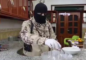 طرز تهیه بمب مادر شیطان در آشپزخانه توسط مغز متفکر داعش+فیلم
